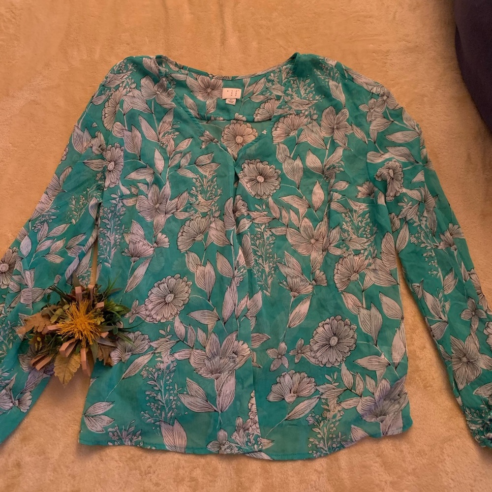 🌸Turquoise Floral Top🌸